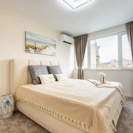 Apartament Amazing 2 Bedroom With Sea View