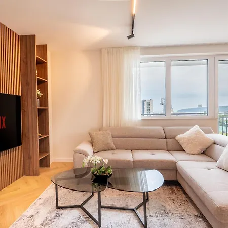 Amazing 2 Bedroom With Sea View Apartament Warna