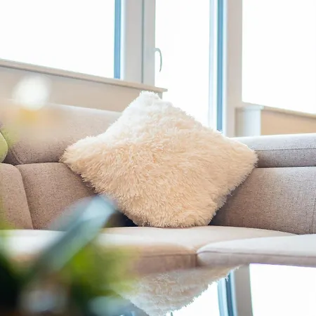 Amazing 2 Bedroom With Sea View Apartament