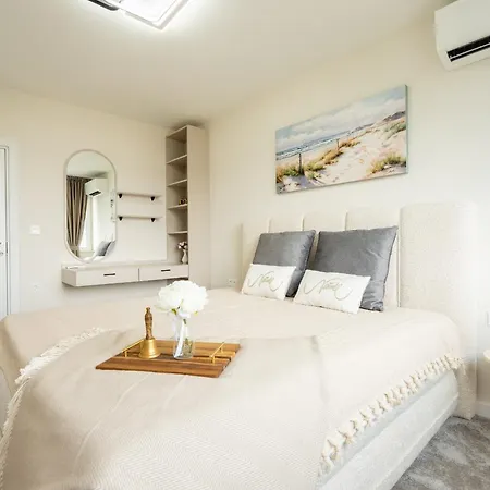 Amazing 2 Bedroom With Sea View Apartament *