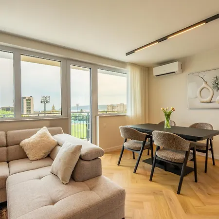 Amazing 2 Bedroom With Sea View Apartament Warna