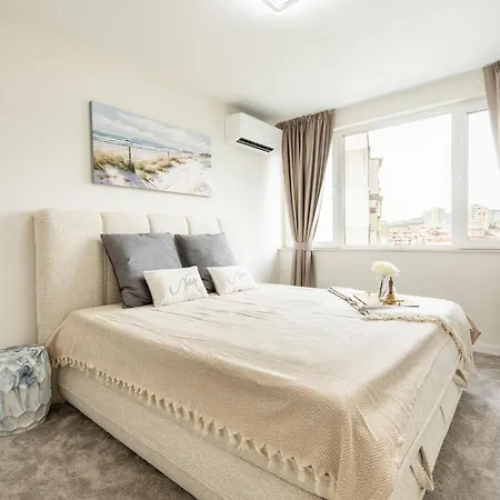 Amazing 2 Bedroom With Sea View Apartament