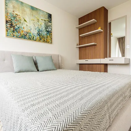 Amazing 2 Bedroom With Sea View * Warna